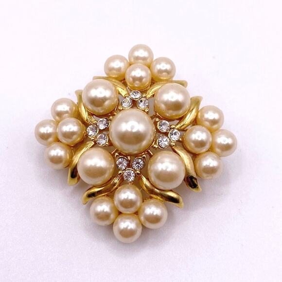 VNTG Richelieu Faux Pearls Brooch - Picture 3 of 5